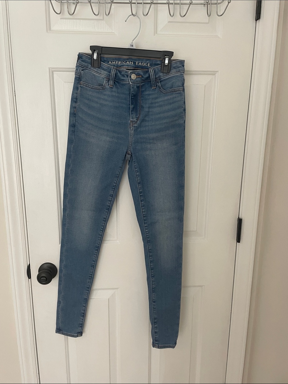 American Eagle Outfitters Skinny Jeans in Medium Blue Wash